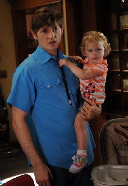 Raising Hope : Fotoğraf Baylie Cregut, Lucas Neff