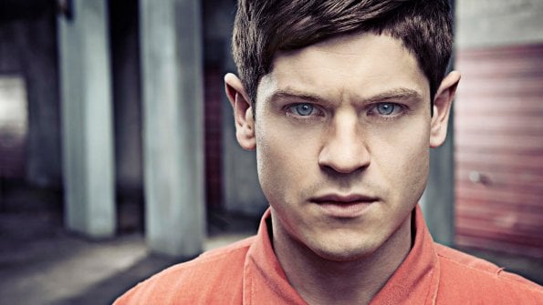 Fotoğraf Iwan Rheon