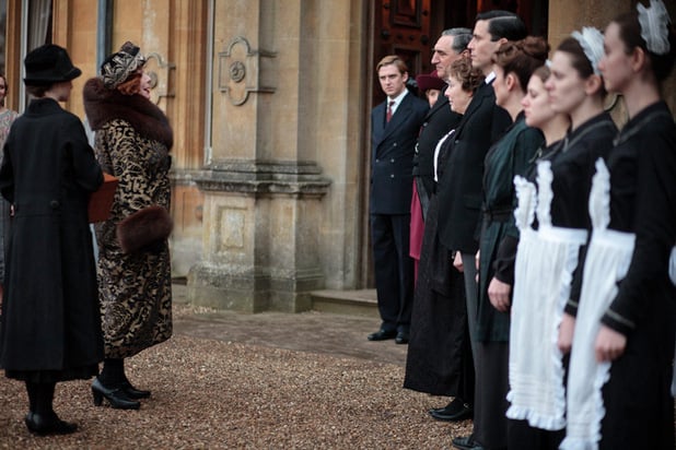 Downton Abbey : Fotoğraf Jim Carter, Shirley MacLaine, Rob James-Collier