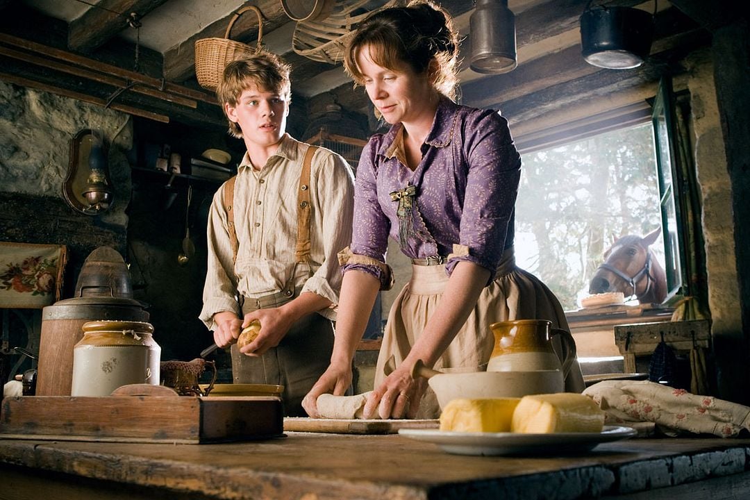 Savaş Atı : Fotoğraf Emily Watson, Jeremy Irvine