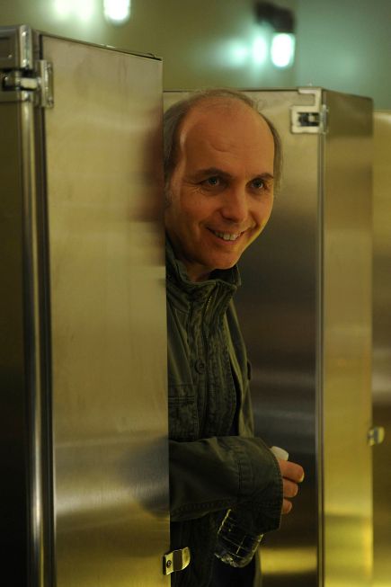 Wilfred (2011) : Fotoğraf Dwight Yoakam