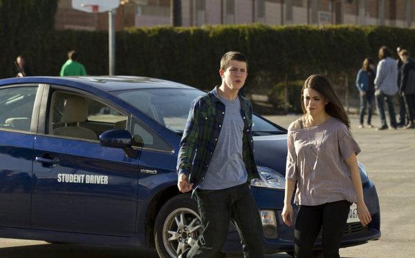 Awake : Fotoğraf Dylan Minnette, Daniela Bobadilla