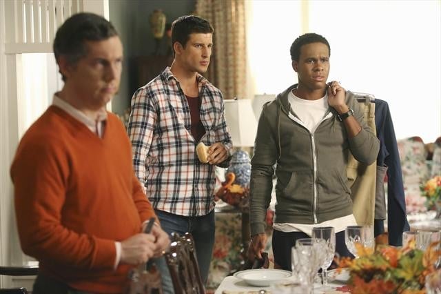 Suburgatory : Fotoğraf Chris Parnell, Parker Young, Maestro Harrell