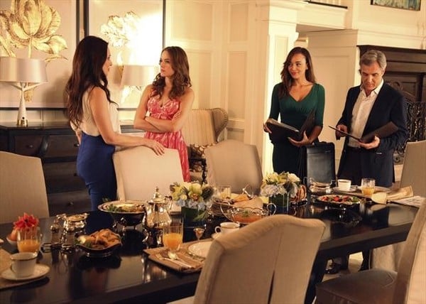 Revenge : Fotoğraf Madeleine Stowe, Ashley Madekwe, Christa B. Allen, Henry Czerny