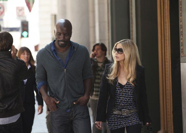Ringer : Fotoğraf Sarah Michelle Gellar, Mike Colter