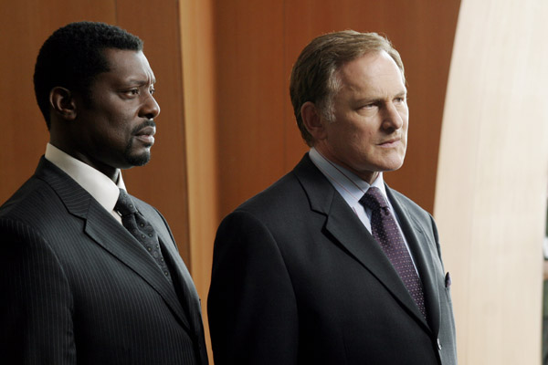 Justice : Fotoğraf Eamonn Walker, Victor Garber