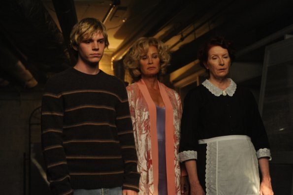 American Horror Story : Fotoğraf Jessica Lange, Evan Peters, Frances Conroy