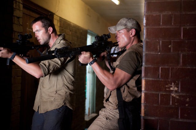 Strike Back : Fotoğraf Sullivan Stapleton, Philip Winchester