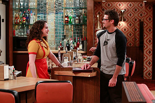 2 Broke Girls : Fotoğraf Kat Dennings, Nick Zano