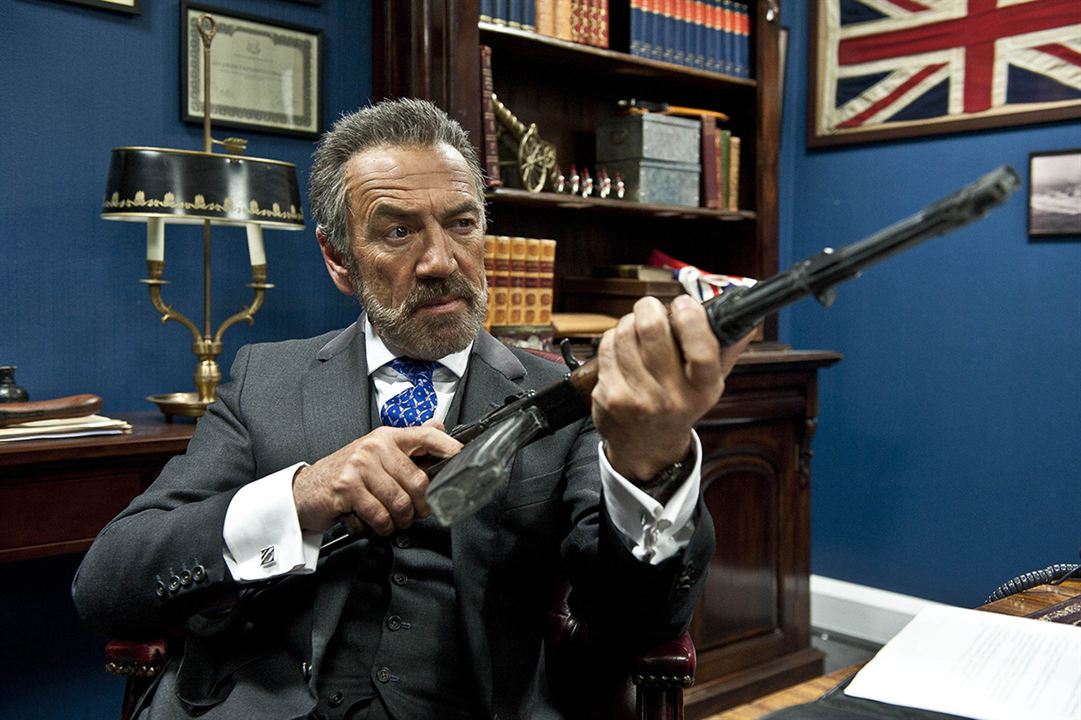 Spy (2011) : Fotoğraf Robert Lindsay