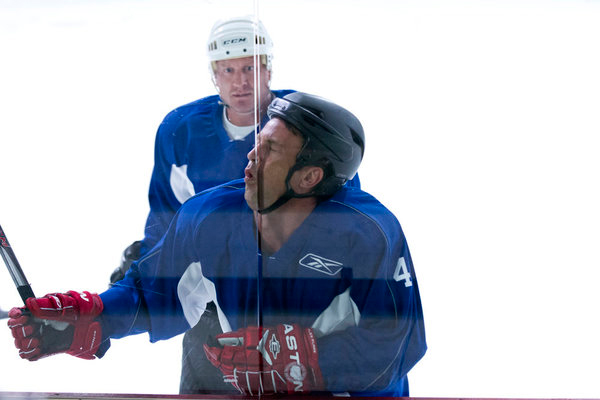 Go On : Fotoğraf Matthew Perry, Jeremy Roenick