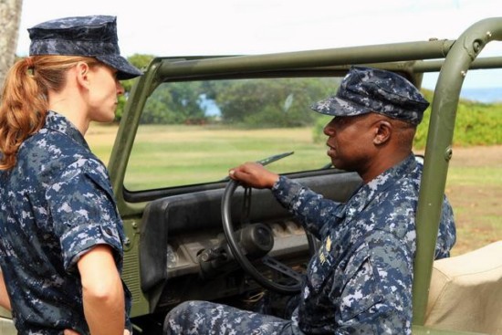 Last Resort : Fotoğraf Daisy Betts, Andre Braugher