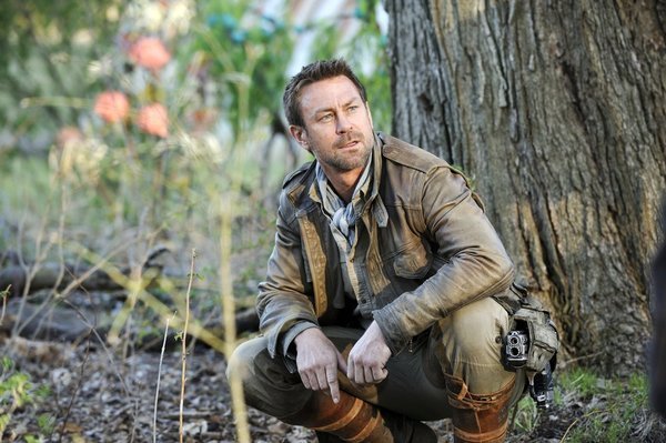 Defiance : Fotoğraf Grant Bowler