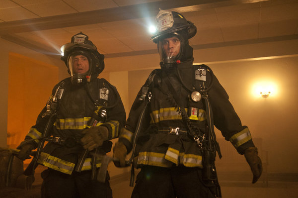 Chicago Fire : Fotoğraf Jesse Spencer, David Eigenberg