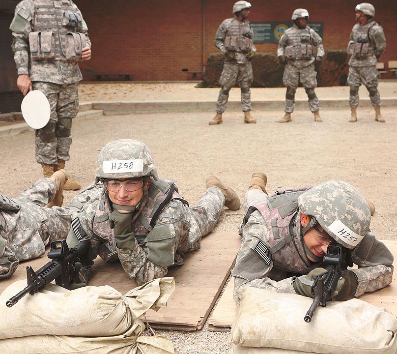 Fotoğraf Parker Young