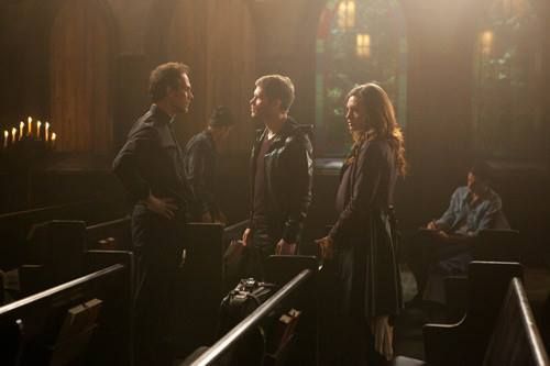 Fotoğraf Todd Stashwick, Joseph Morgan, Phoebe Tonkin