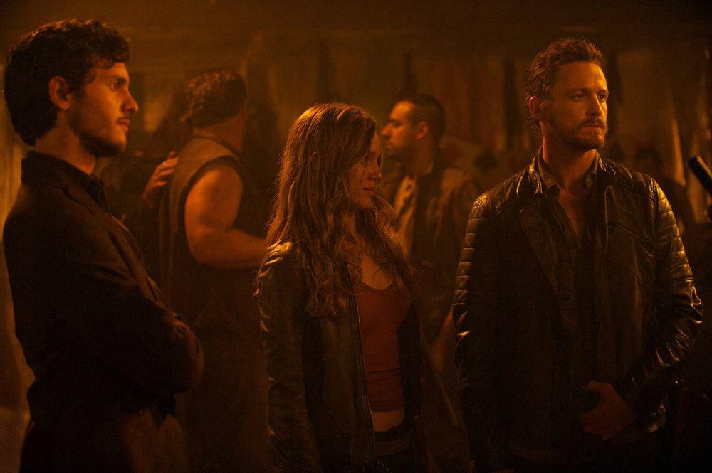 Fotoğraf Mat Vairo, Tracy Spiridakos, David Lyons