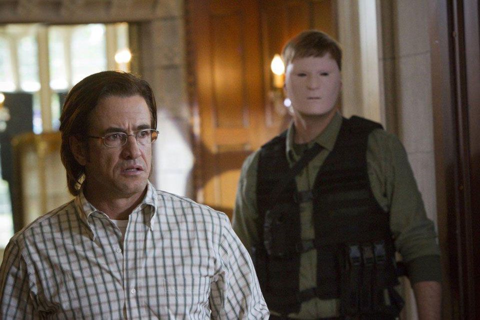 Crisis : Fotoğraf Dermot Mulroney