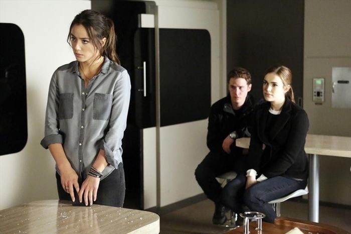 Fotoğraf Iain De Caestecker, Elizabeth Henstridge, Chloe Bennet