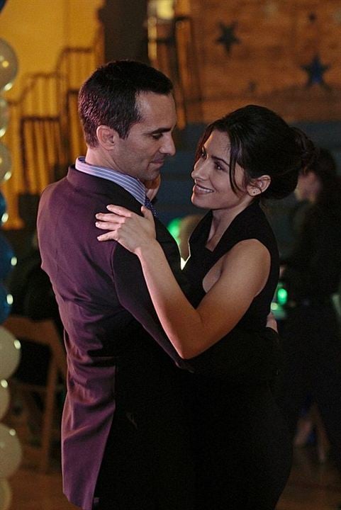 Fotoğraf Sarah Shahi, Nestor Carbonell