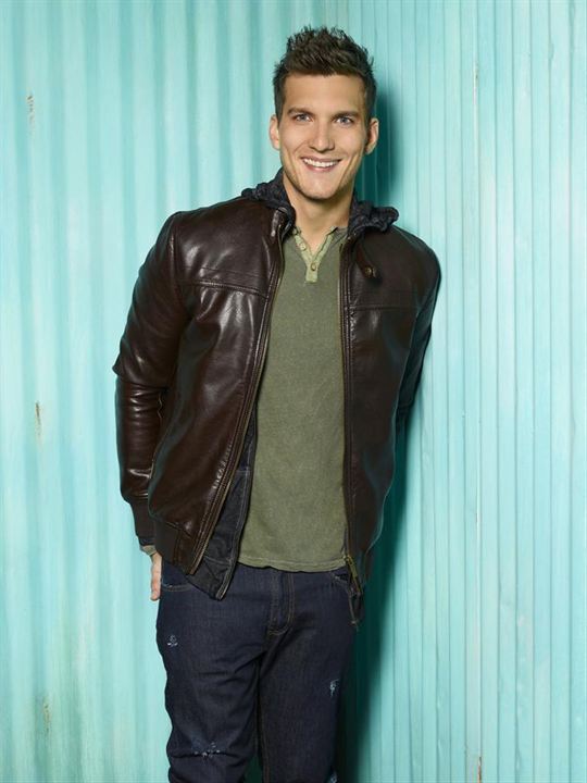 Fotoğraf Scott Michael Foster