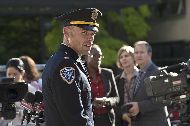 Arrow : Fotoğraf Paul Blackthorne