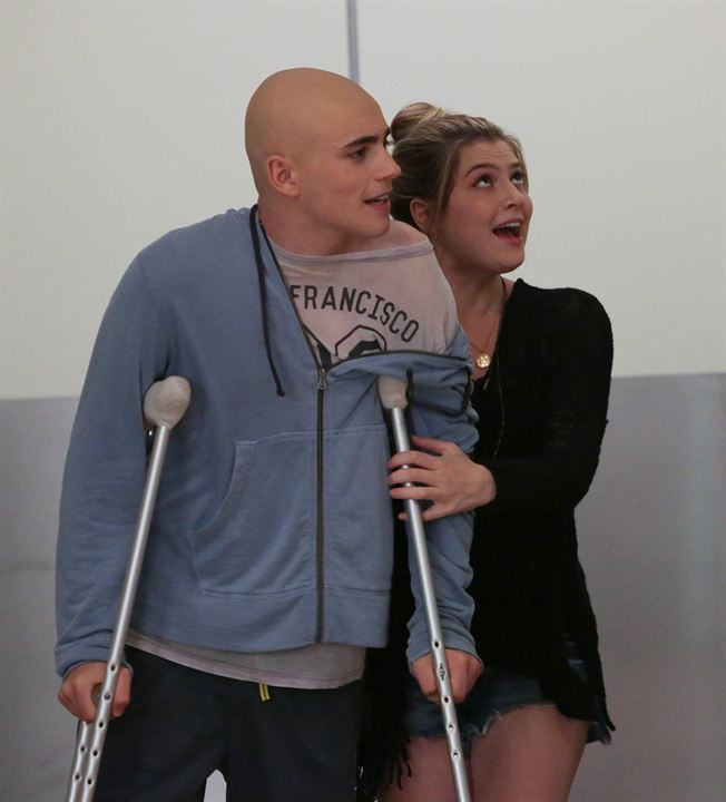 Red Band Society : Fotoğraf Charlie Rowe, Zoe Levin