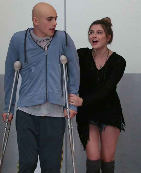 Red Band Society : Fotoğraf Charlie Rowe, Zoe Levin