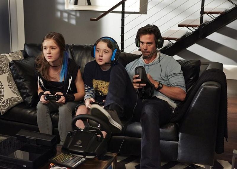 About a Boy : Fotoğraf David Walton, Benjamin Stockham, Izabela Vidovic