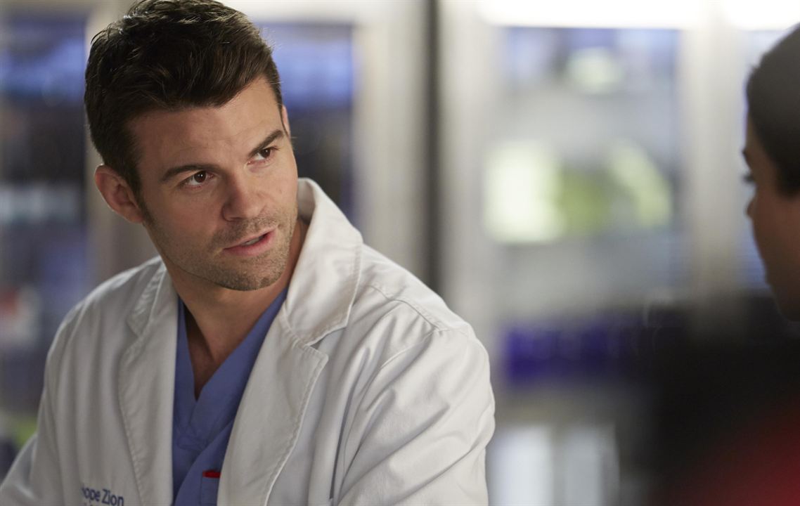 Saving Hope : Fotoğraf Daniel Gillies