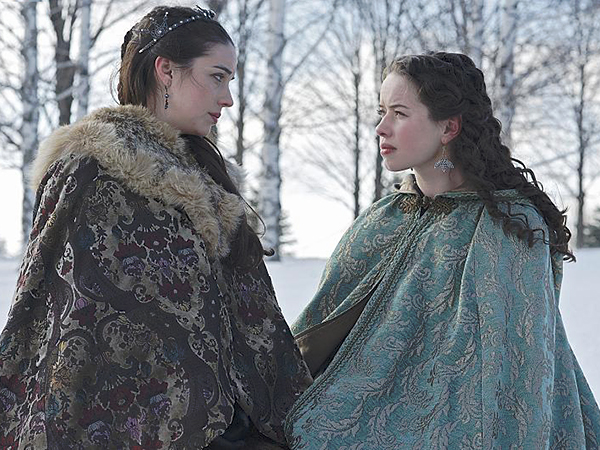 Reign : Fotoğraf Adelaide Kane, Anna Popplewell