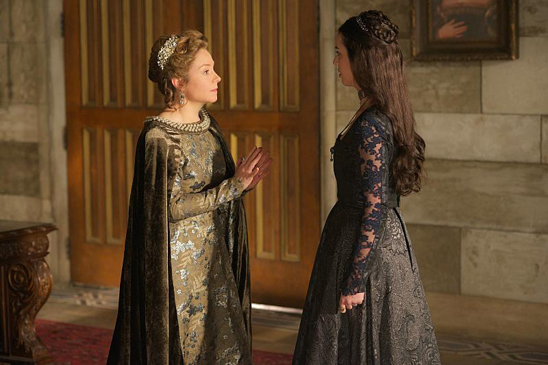 Reign : Fotoğraf Megan Follows, Adelaide Kane