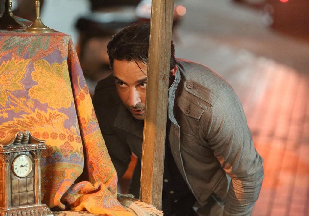 Bones : Fotoğraf Pej Vahdat