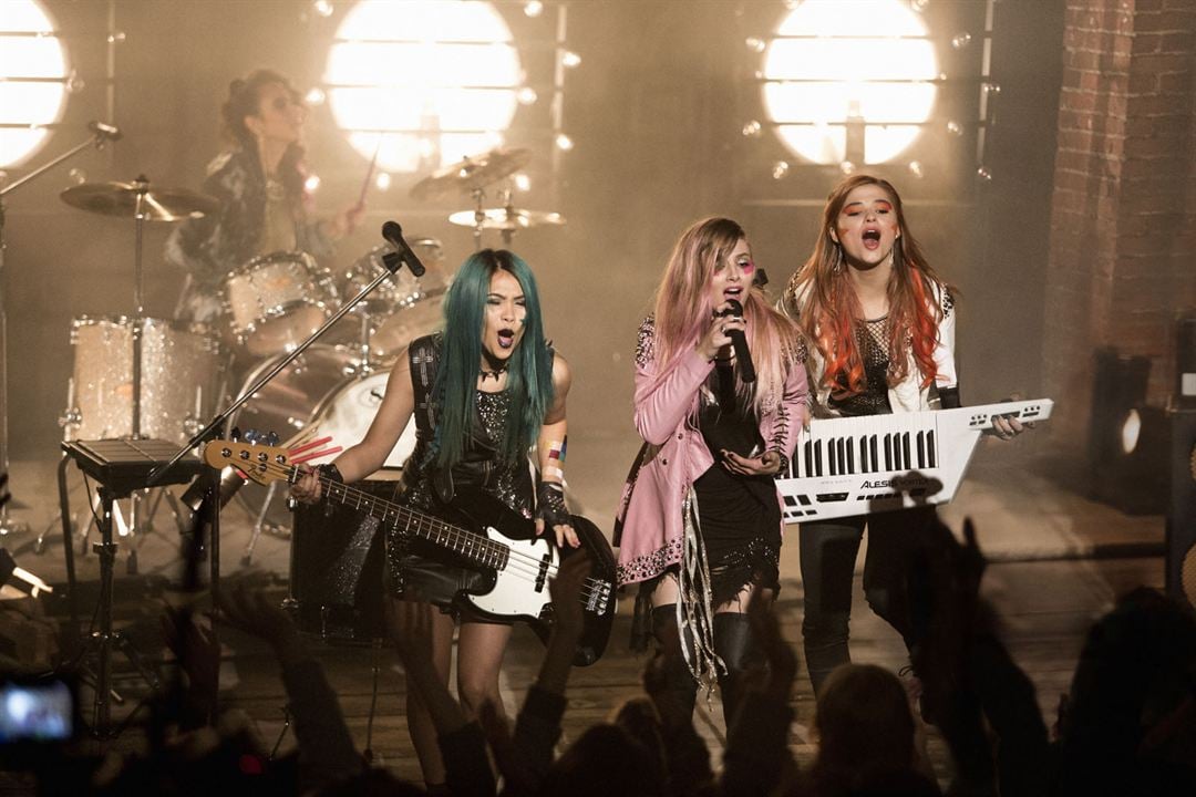 Jem And The Holograms : Fotoğraf Aubrey Peeples, Stefanie Scott, Hayley Kiyoko