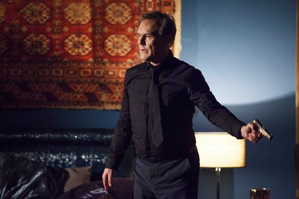 Dominion : Fotoğraf Anthony Head