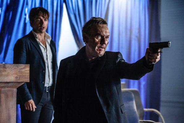 Dominion : Fotoğraf Anthony Head