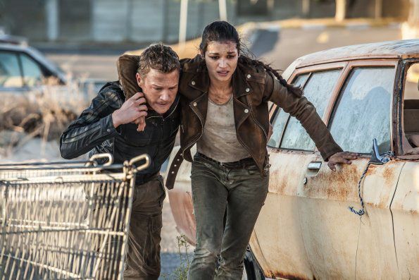 Dominion : Fotoğraf Christopher Egan, Kim Engelbrecht