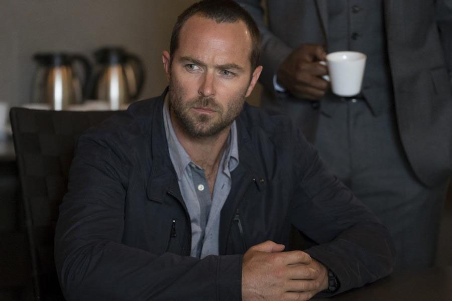 Fotoğraf Sullivan Stapleton