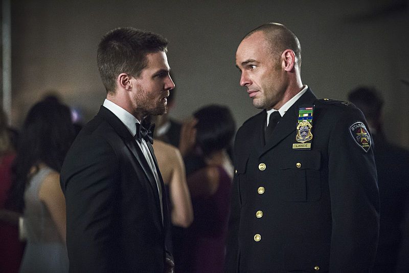Fotoğraf Paul Blackthorne, Stephen Amell