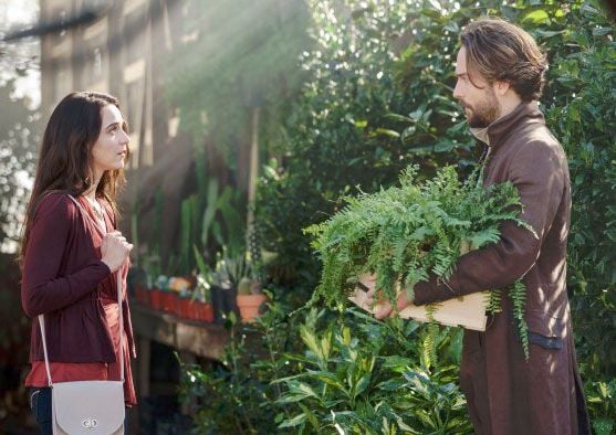 Fotoğraf Tom Mison, Maya Kazan