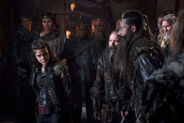 The 100 : Afiş Marie Avgeropoulos, Ty Olsson