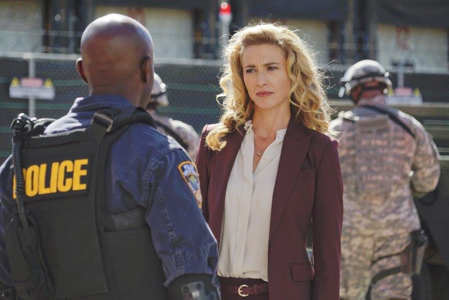 Containment : Fotoğraf Claudia Black