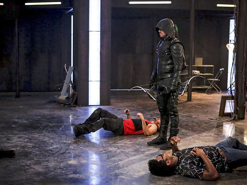 Arrow : Afiş Echo Kellum, Stephen Amell