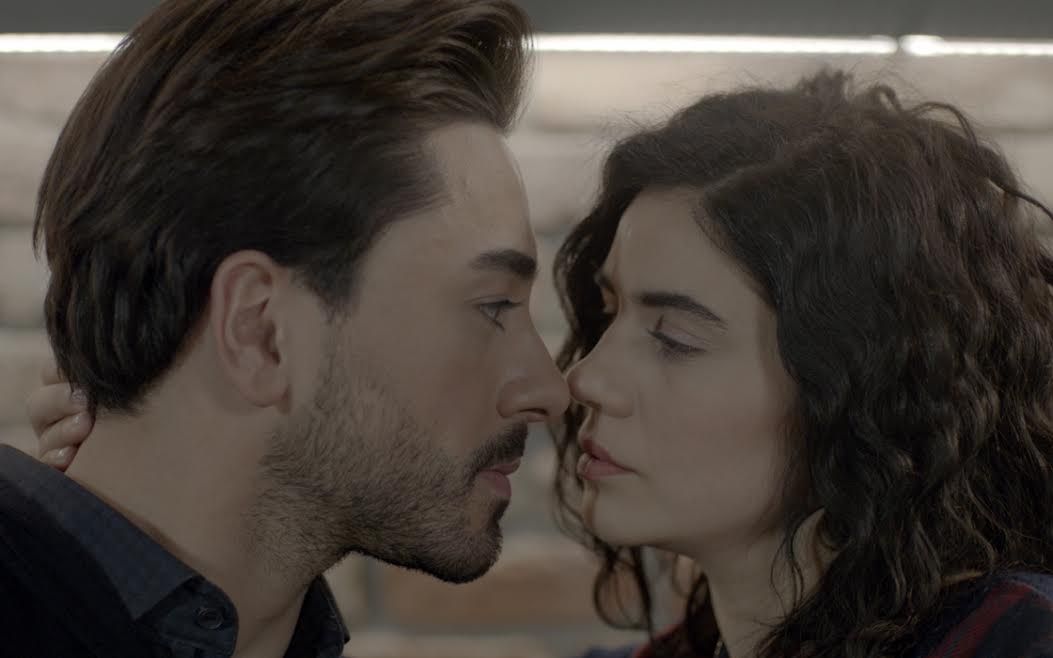 Seviyor Sevmiyor : Fotoğraf