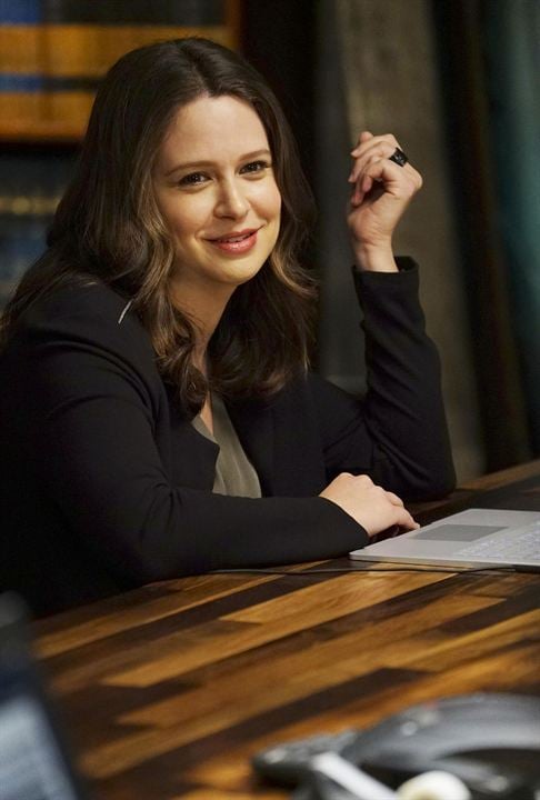 Fotoğraf Katie Lowes