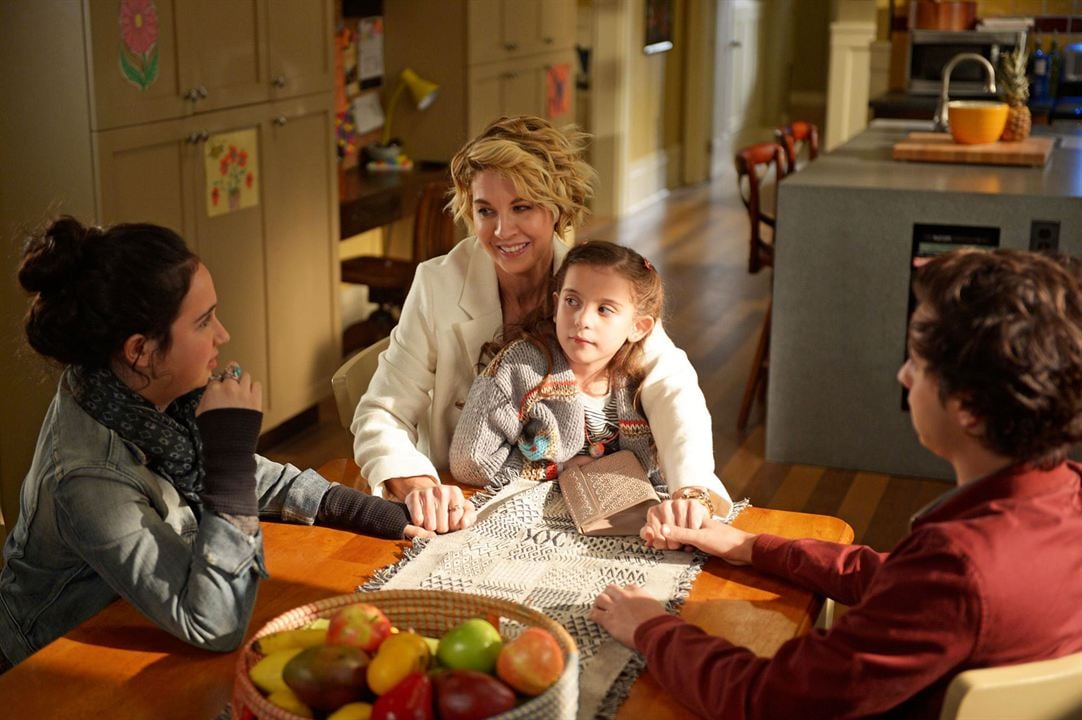 Fotoğraf Jenna Elfman, Matreya Scarrwener, Nicholas Coombe, Erica Tremblay (III)