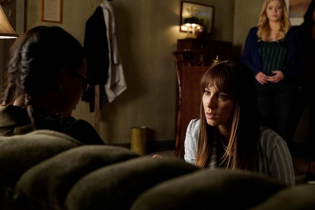 Fotoğraf Troian Bellisario