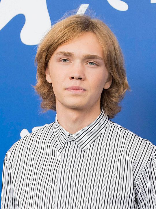 Afiş Charlie Plummer