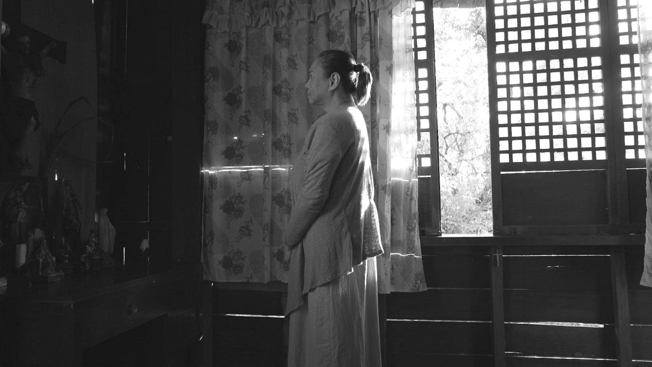 Ang Babaeng Humayo : Fotoğraf Charo Santos-Concio