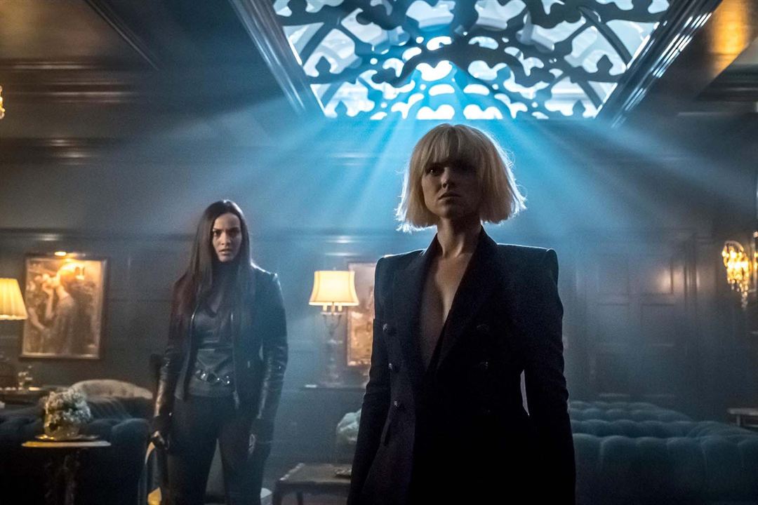 Gotham (2014) : Fotoğraf Jessica Lucas, Erin Richards